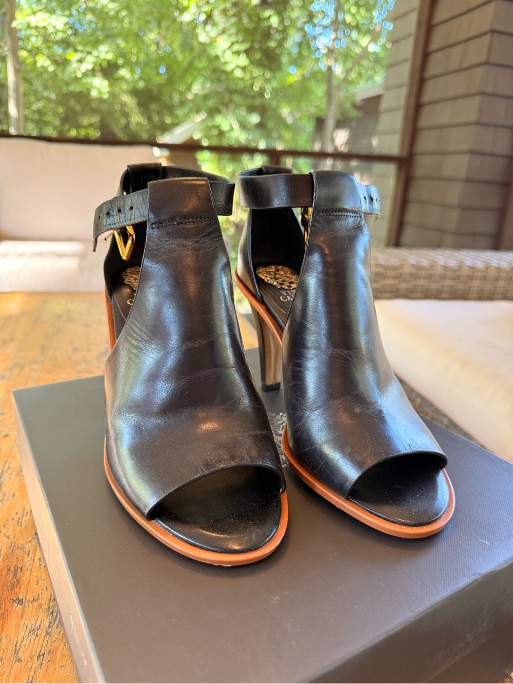 LIKE NEW Vince Camuto FRASPER Black Leather Open-Toe Ankle Strap Heels